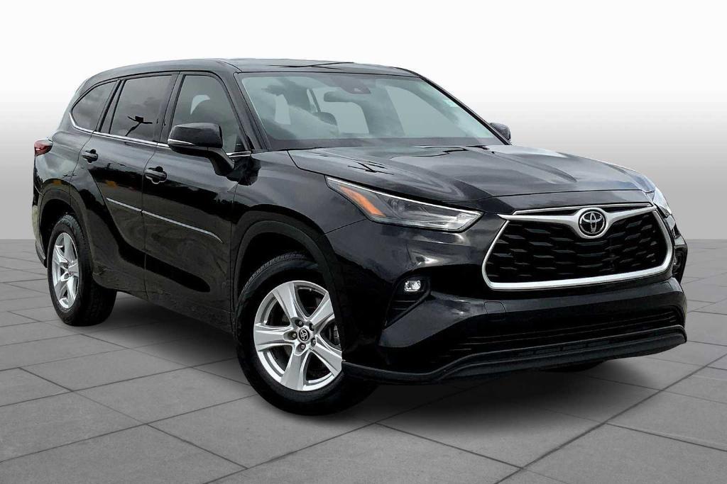 used 2022 Toyota Highlander car, priced at $30,500