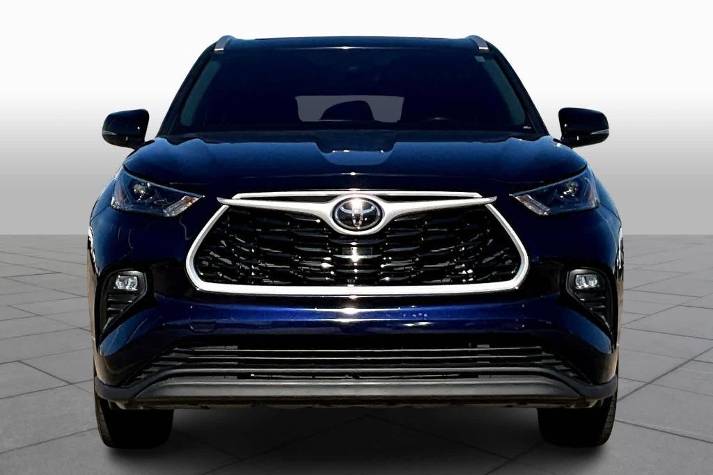 used 2022 Toyota Highlander car, priced at $34,500