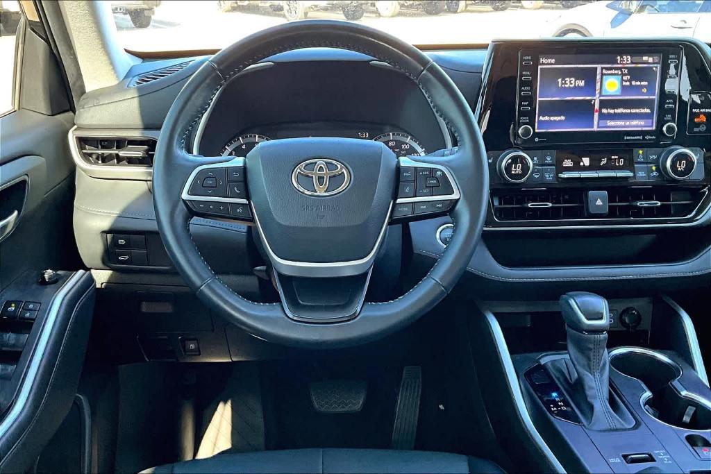 used 2022 Toyota Highlander car, priced at $34,500