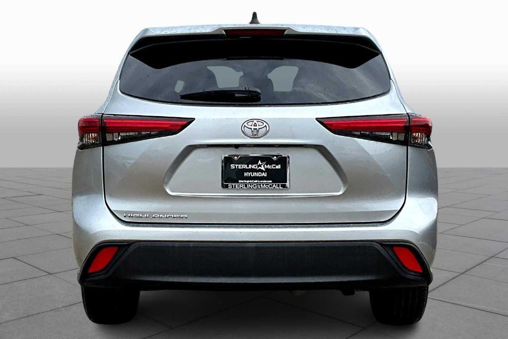 used 2022 Toyota Highlander car, priced at $31,500