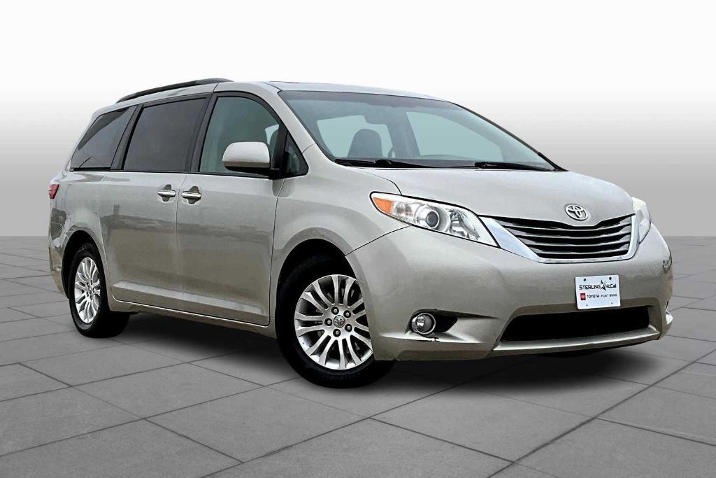 used 2016 Toyota Sienna car, priced at $18,900