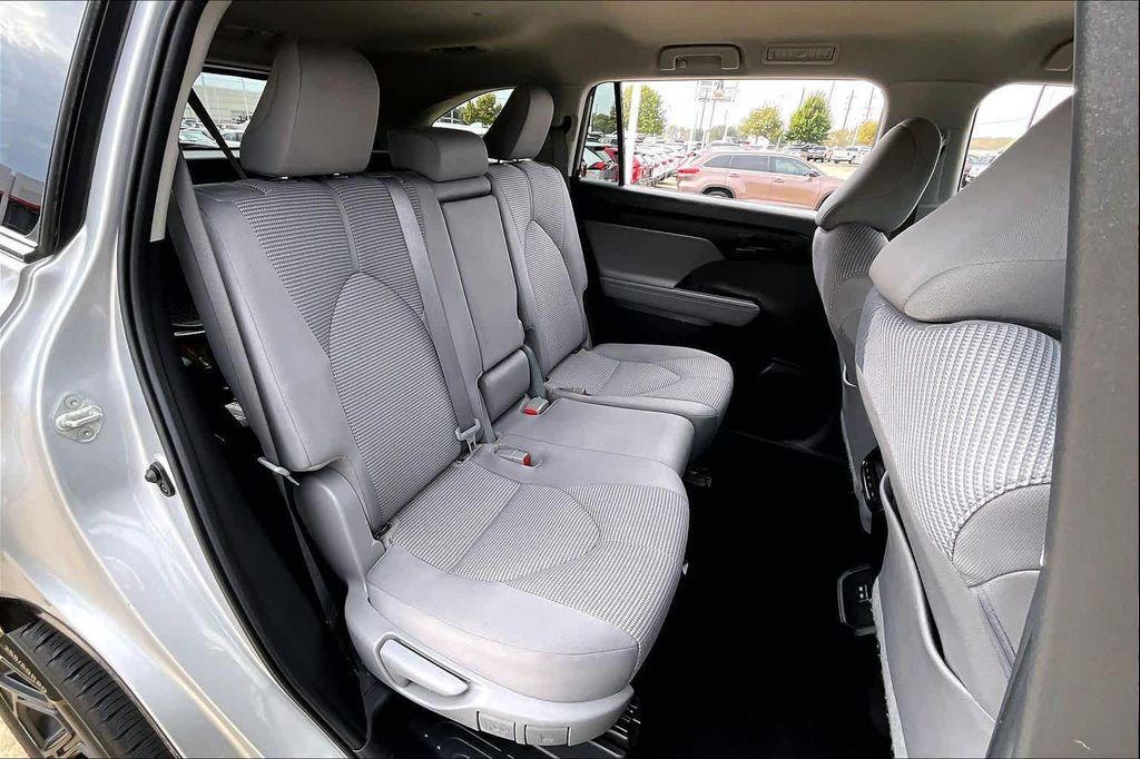 used 2022 Toyota Highlander car, priced at $27,750