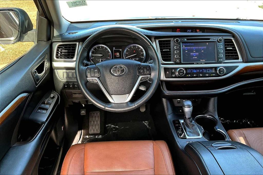 used 2019 Toyota Highlander car, priced at $33,900