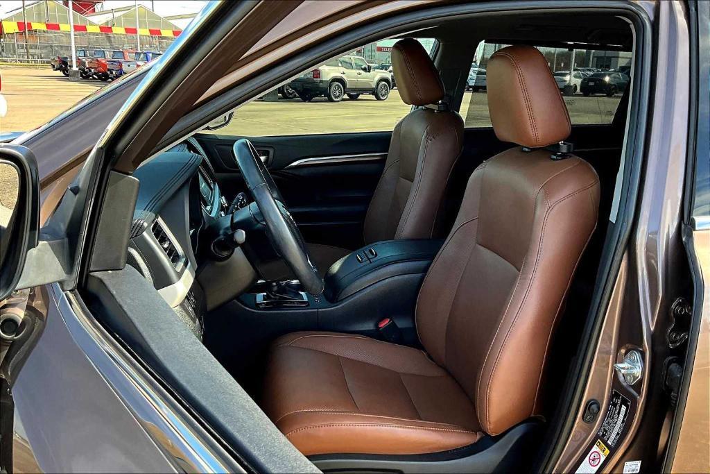 used 2019 Toyota Highlander car, priced at $33,900