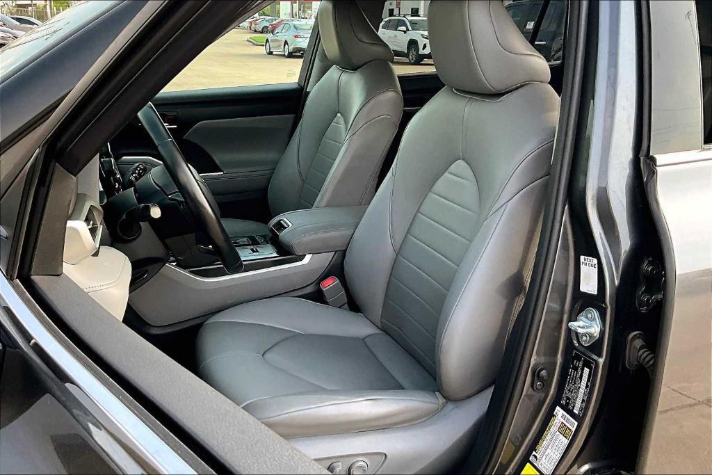 used 2021 Toyota Highlander car, priced at $28,750