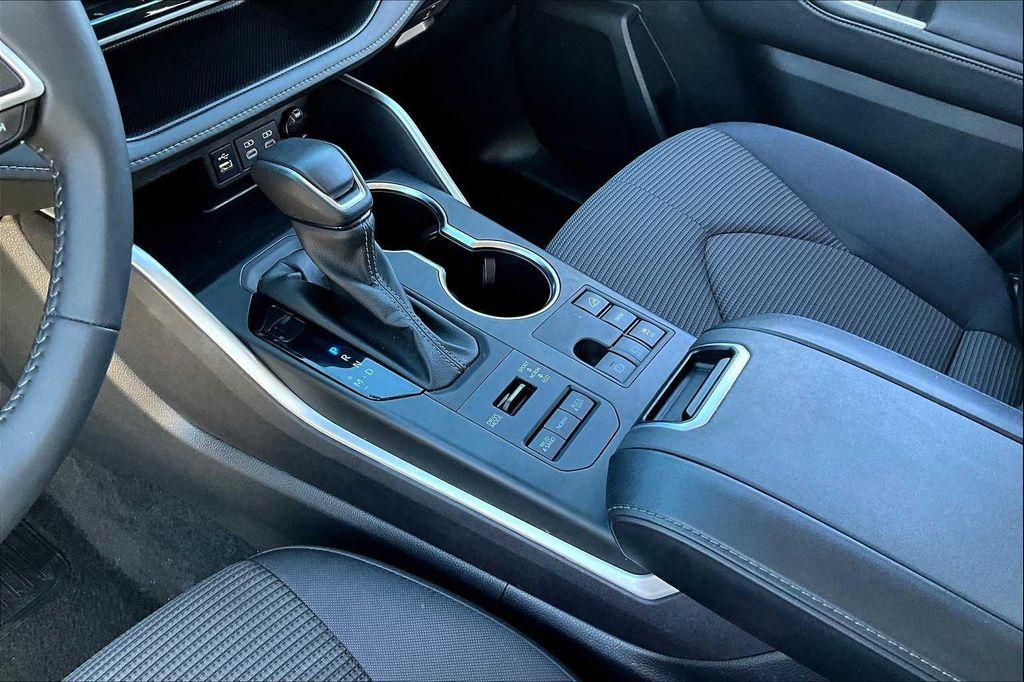 used 2024 Toyota Highlander car, priced at $33,550