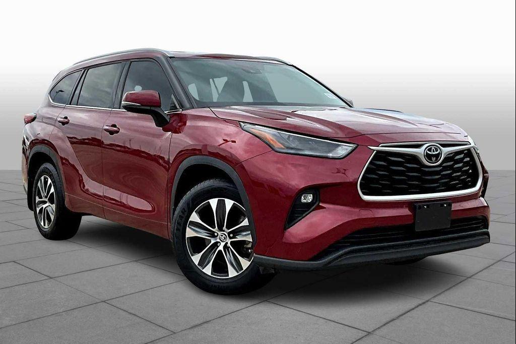 used 2022 Toyota Highlander car, priced at $35,150