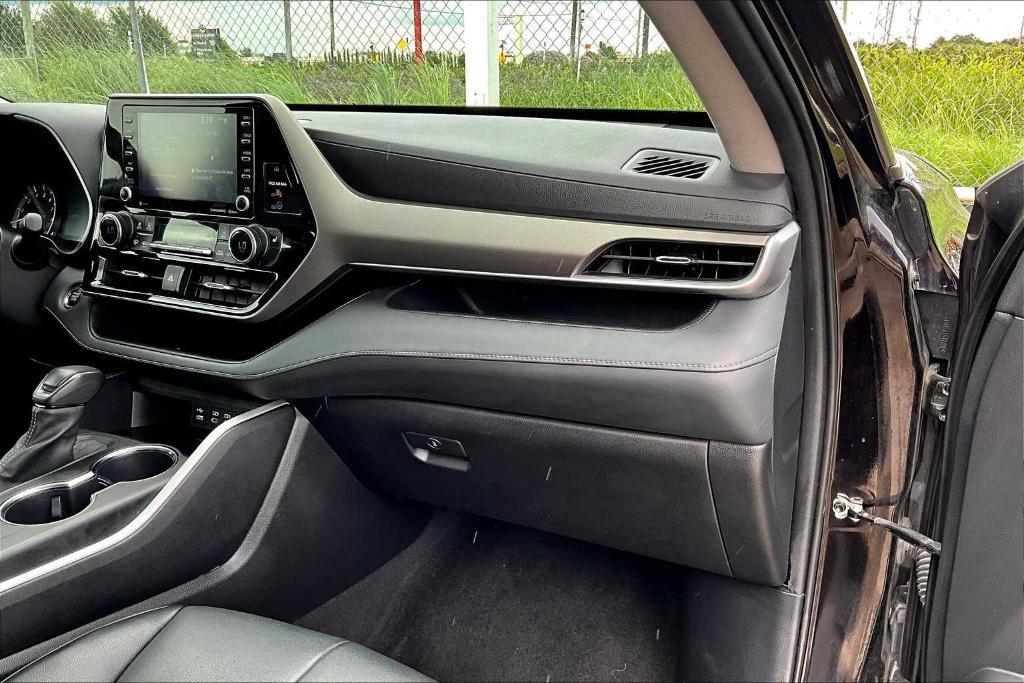 used 2022 Toyota Highlander car, priced at $27,000