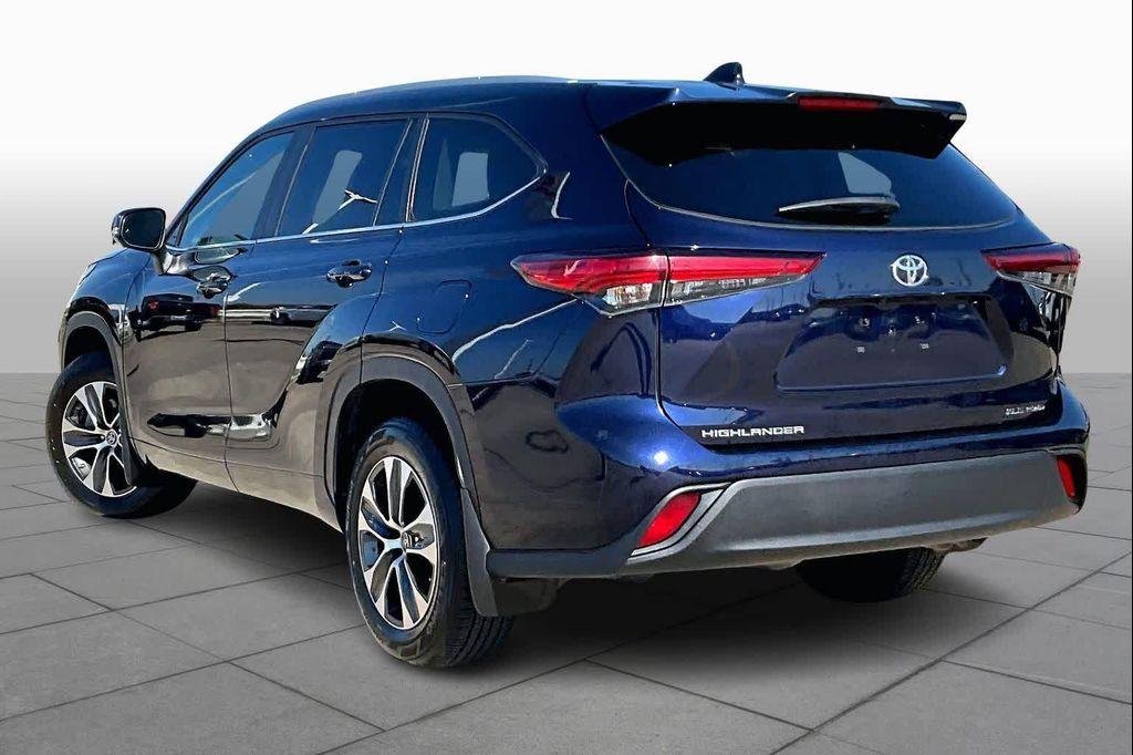 used 2023 Toyota Highlander car, priced at $35,400