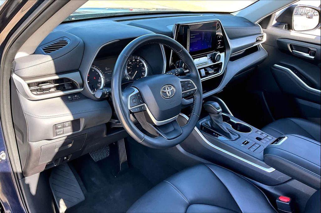 used 2023 Toyota Highlander car, priced at $35,400