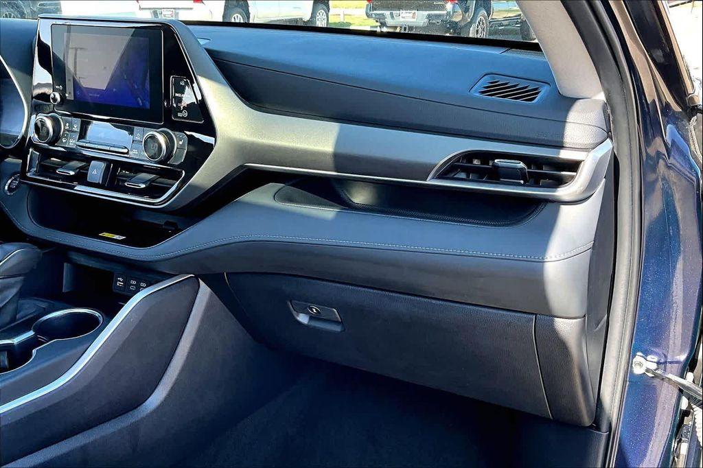 used 2023 Toyota Highlander car, priced at $35,400
