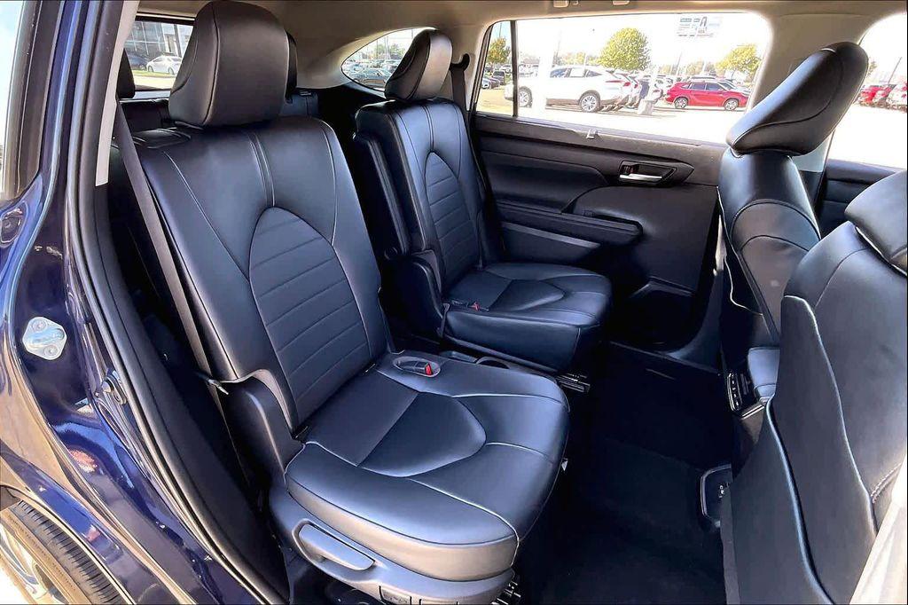 used 2023 Toyota Highlander car, priced at $35,400