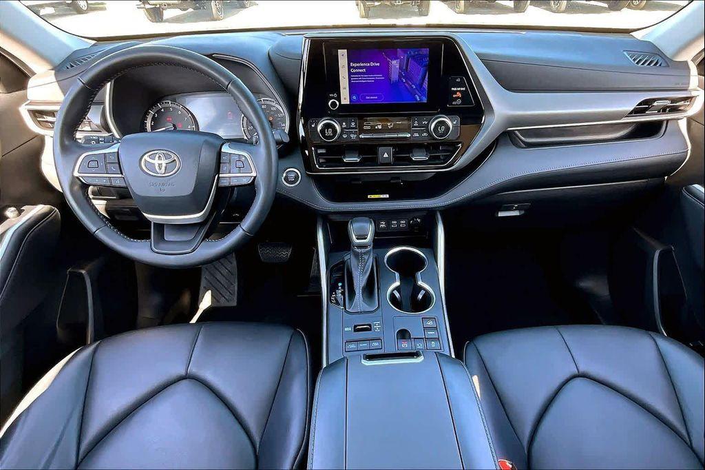 used 2023 Toyota Highlander car, priced at $35,400