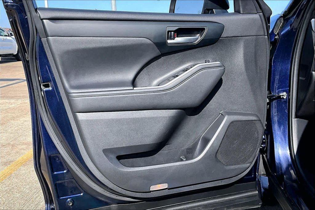 used 2023 Toyota Highlander car, priced at $35,400