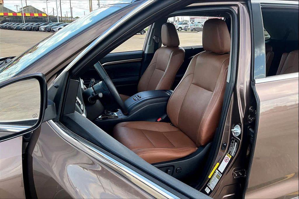 used 2019 Toyota Highlander car, priced at $25,300