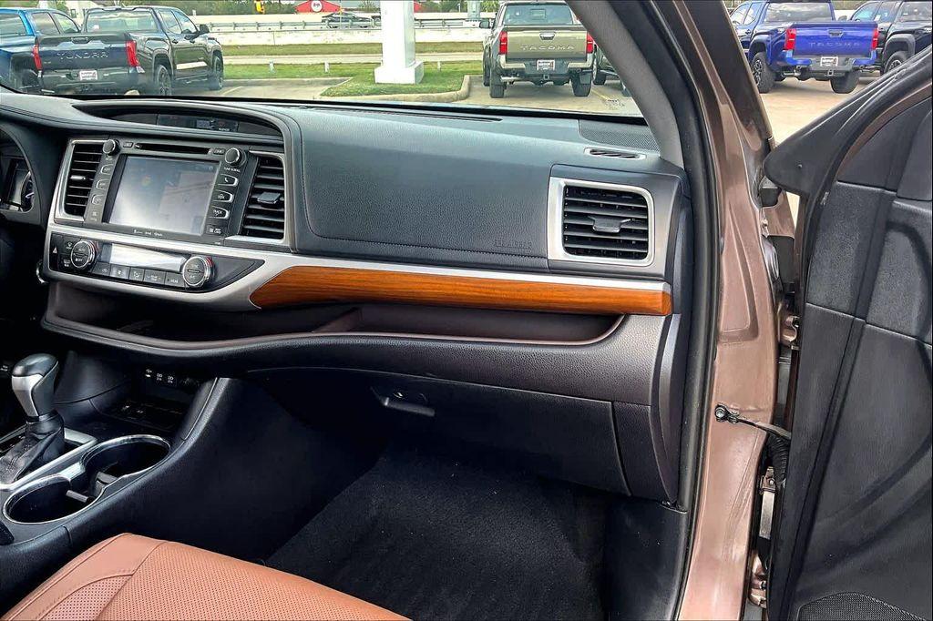 used 2019 Toyota Highlander car, priced at $25,300