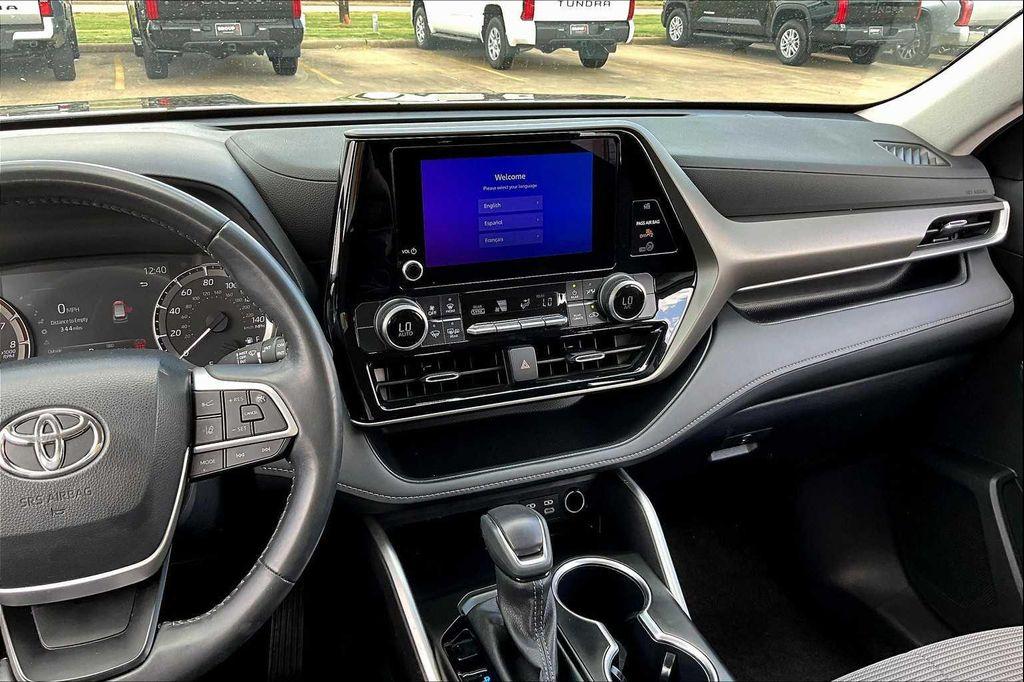 used 2024 Toyota Highlander car, priced at $34,300