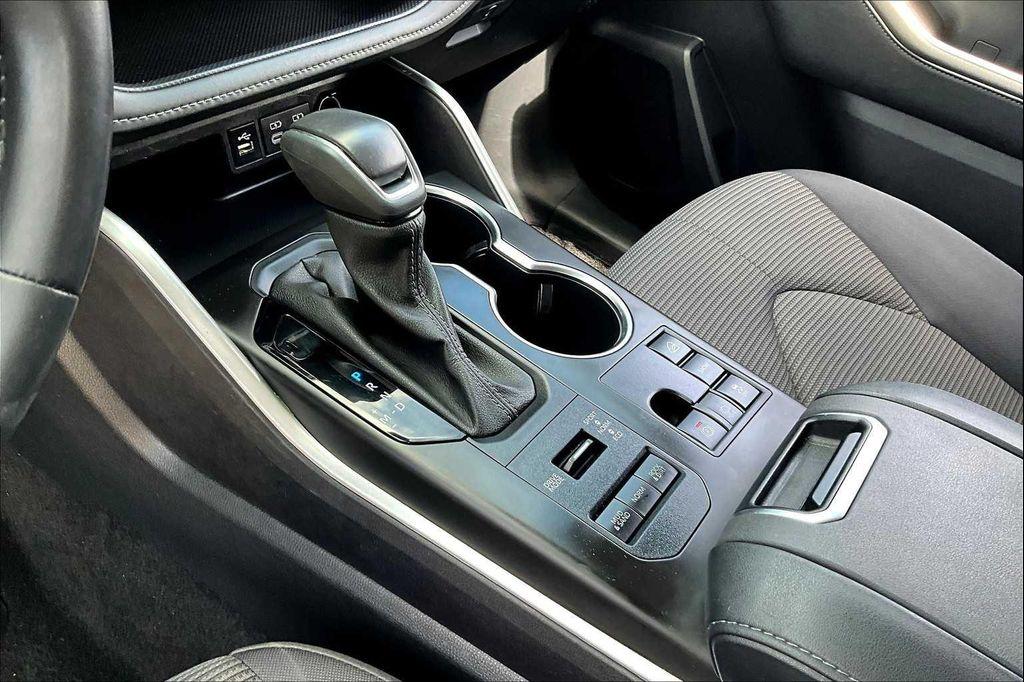 used 2024 Toyota Highlander car, priced at $34,300
