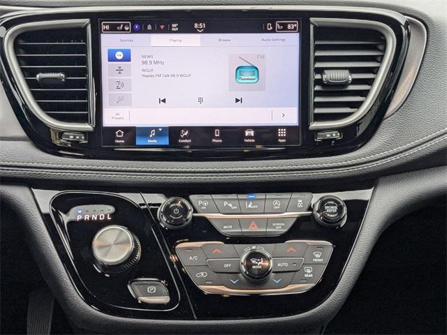 new 2025 Chrysler Pacifica car, priced at $39,320