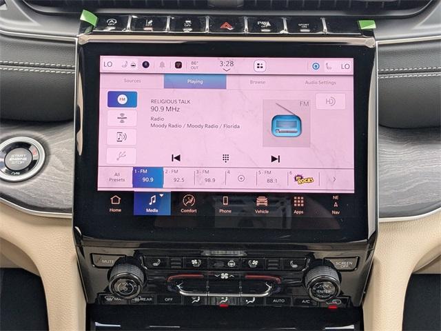 new 2025 Jeep Grand Cherokee car, priced at $44,160