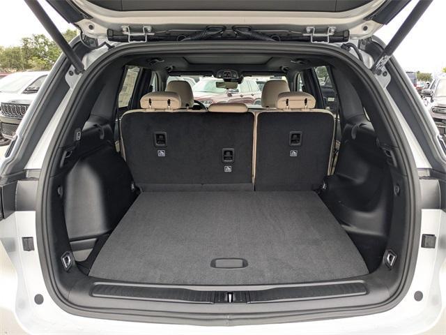 new 2025 Jeep Grand Cherokee car, priced at $44,160