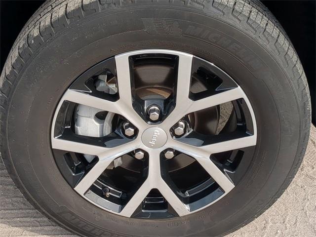 used 2024 Jeep Grand Cherokee car, priced at $29,895