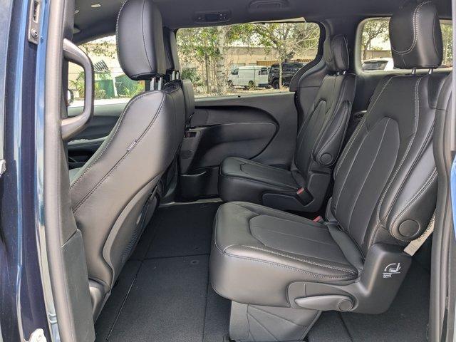 new 2025 Chrysler Pacifica car, priced at $39,920