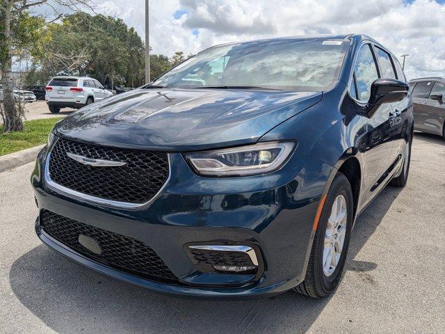 new 2025 Chrysler Pacifica car, priced at $39,920