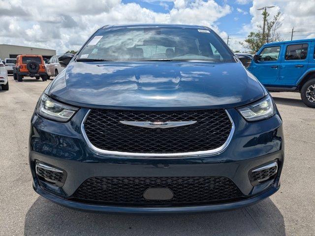 new 2025 Chrysler Pacifica car, priced at $39,920
