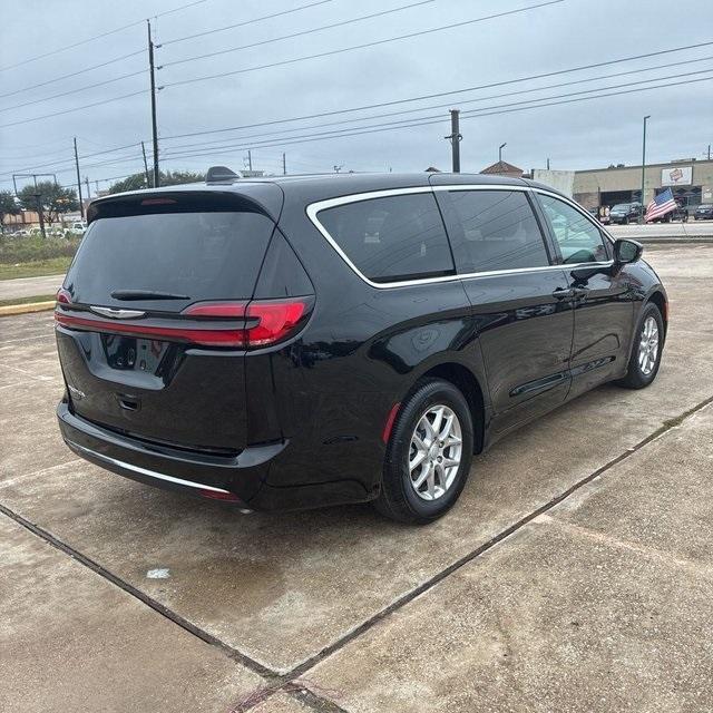used 2025 Chrysler Pacifica car, priced at $32,821