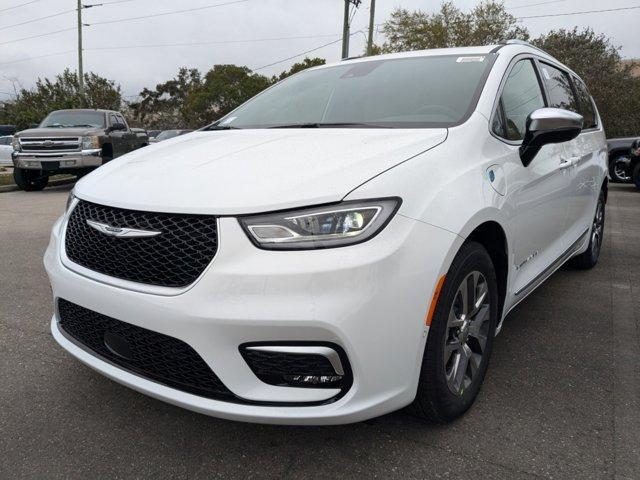 new 2025 Chrysler Pacifica Hybrid car, priced at $52,980