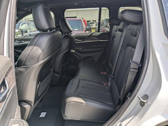 new 2025 Jeep Grand Cherokee car, priced at $43,940