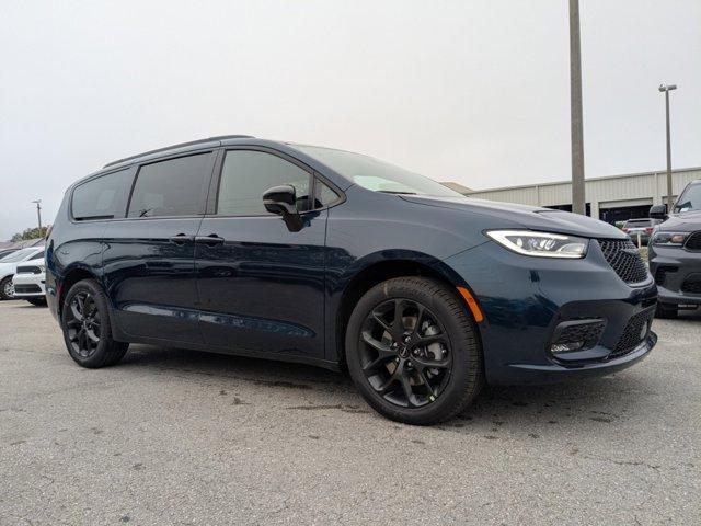 new 2025 Chrysler Pacifica car, priced at $51,435