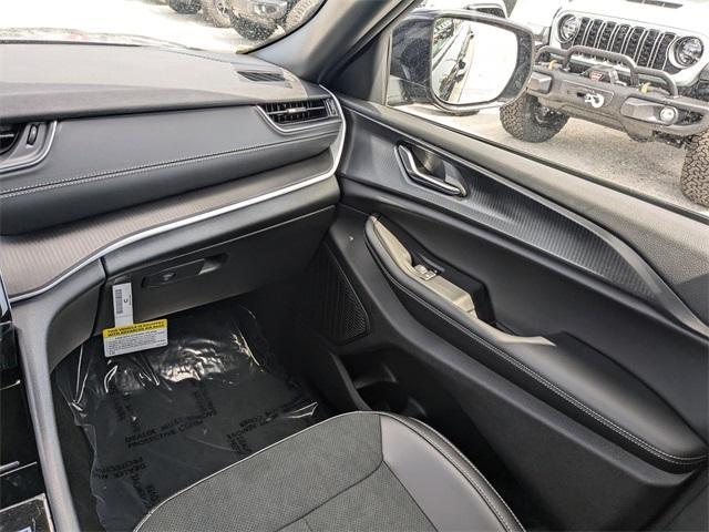 new 2025 Jeep Grand Cherokee car, priced at $39,770