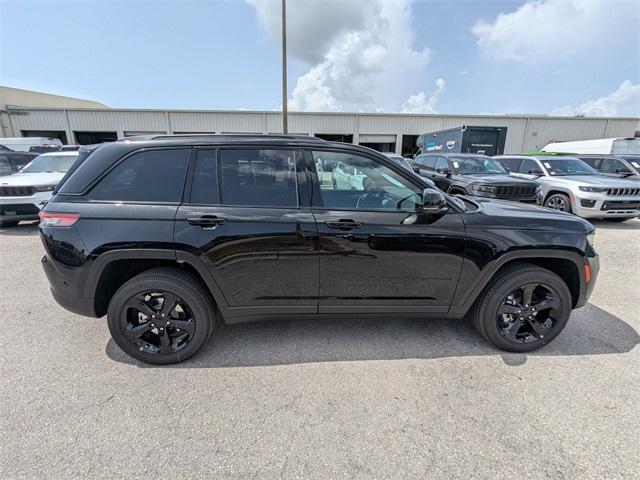 new 2025 Jeep Grand Cherokee car, priced at $39,770