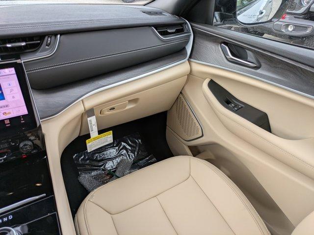 new 2025 Jeep Grand Cherokee car, priced at $44,990