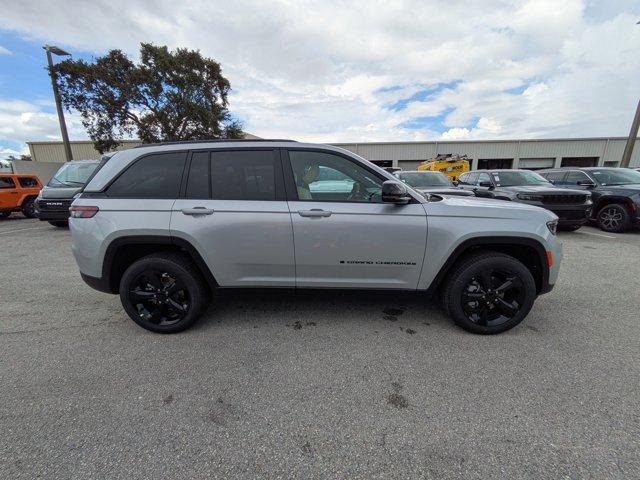 new 2025 Jeep Grand Cherokee car, priced at $44,990