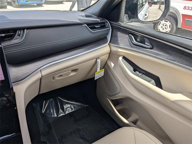 new 2025 Jeep Grand Cherokee L car, priced at $41,920