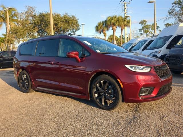 used 2021 Chrysler Pacifica car, priced at $18,491