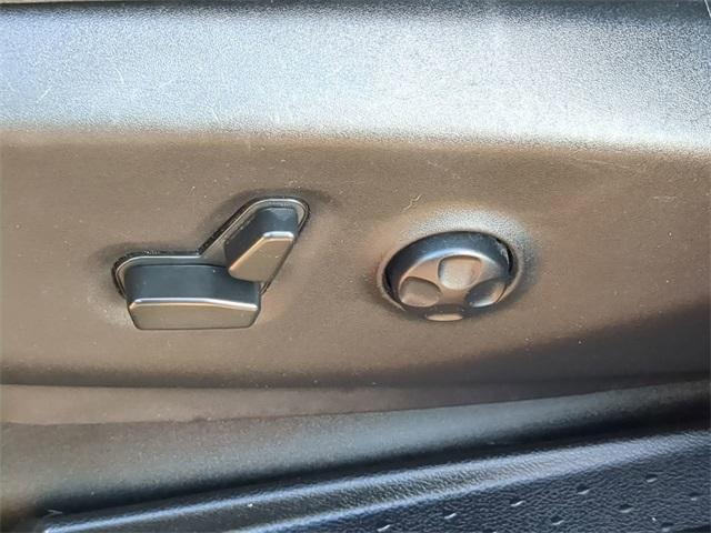 used 2021 Chrysler Pacifica car, priced at $18,491