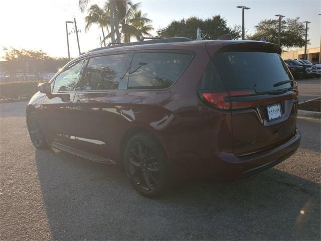 used 2021 Chrysler Pacifica car, priced at $18,491
