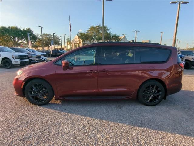 used 2021 Chrysler Pacifica car, priced at $18,491