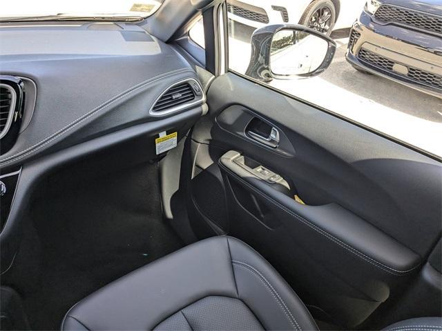 new 2025 Chrysler Pacifica car, priced at $40,925