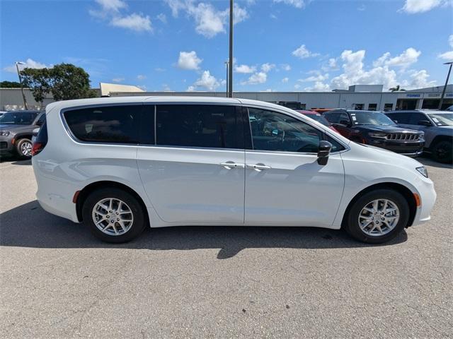 new 2025 Chrysler Pacifica car, priced at $40,925