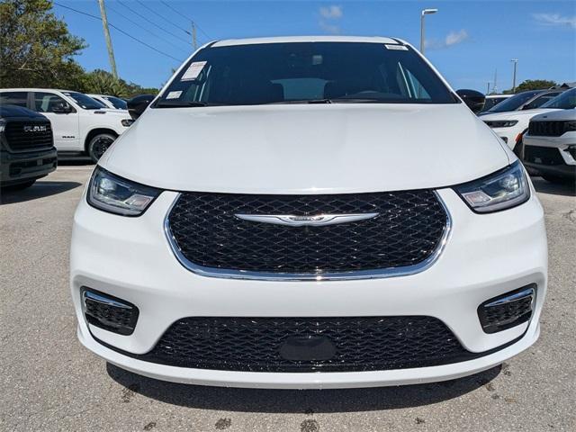 new 2025 Chrysler Pacifica car, priced at $40,925