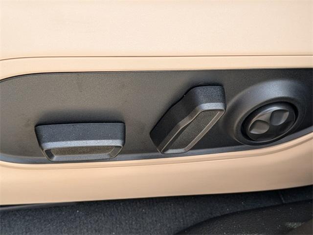 new 2025 Jeep Grand Cherokee car, priced at $41,920