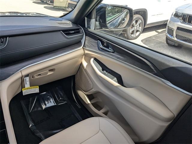 new 2025 Jeep Grand Cherokee car, priced at $41,920
