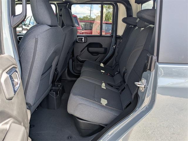 new 2025 Jeep Gladiator car, priced at $39,975