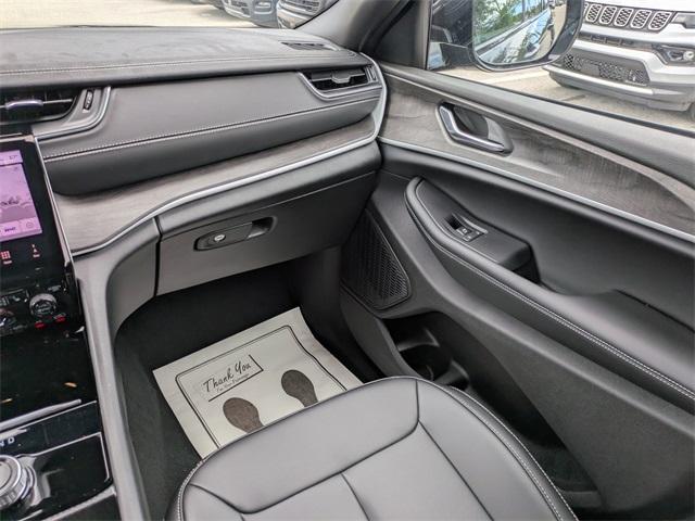 new 2025 Jeep Grand Cherokee car, priced at $38,490