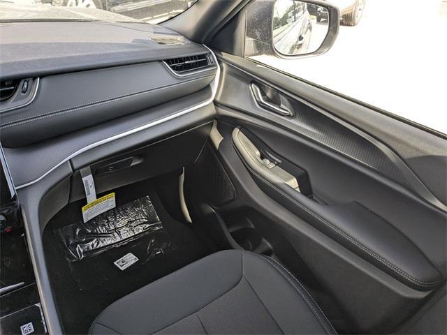 new 2025 Jeep Grand Cherokee car, priced at $34,970